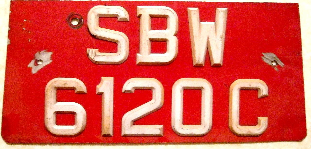 Enlarged view: Off-Peak Car licence plate from Singapore (CC BY-SA 2.0 by J. Woody via Wikimedia Commons)