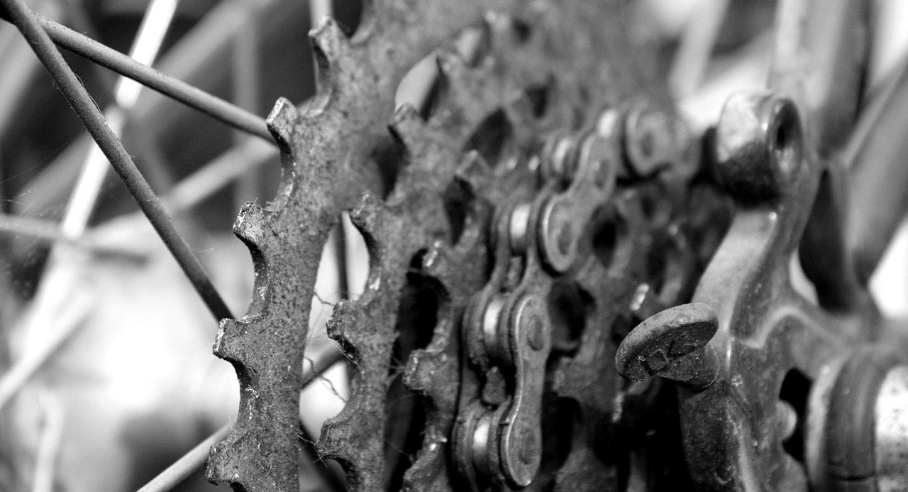 Enlarged view: Bicycle chain (CC0 1.0 by SIM278 via pixabay.com)