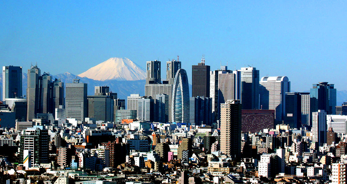 Enlarged view: Shinjuku skyscrapers and Mount Fuji (CC BY-SA 3.0 by Moria via Wikimedia Commons)