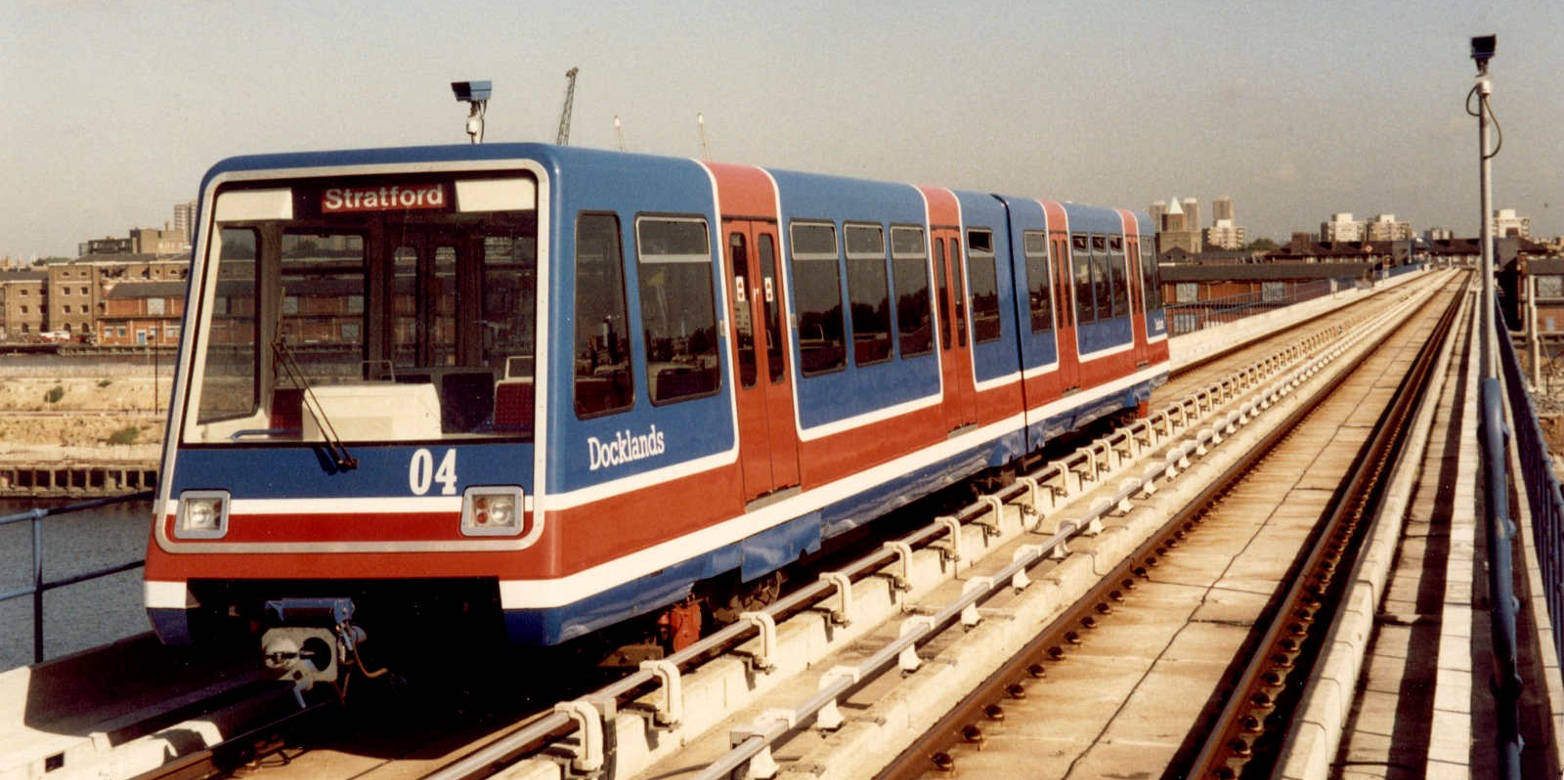 Enlarged view: P86 stock of Docklands Light Railway at West India Docks ( BY SA 3.0 by K. Krallis via Wikimedia Commons)
