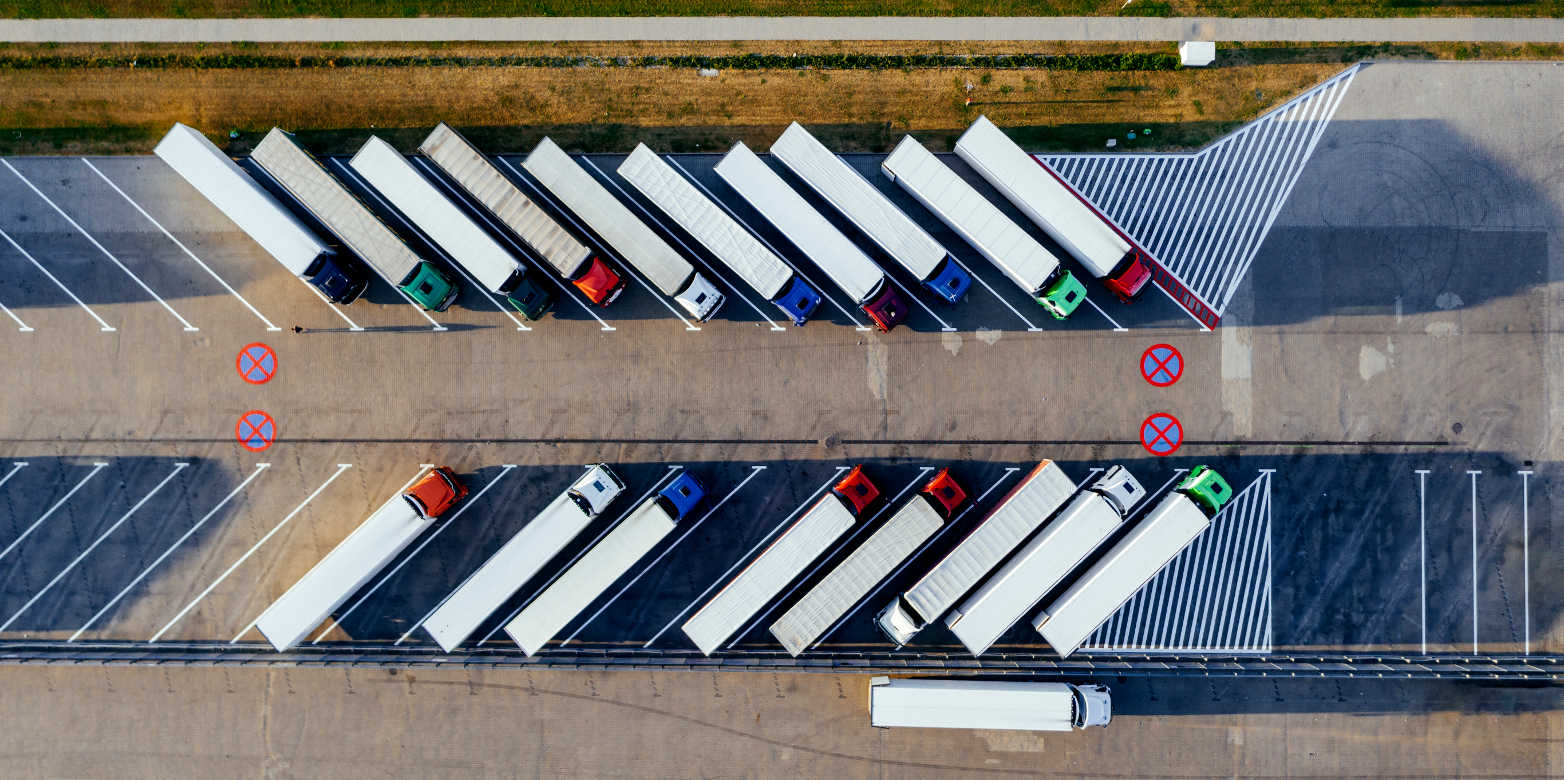 Enlarged view: Truck parking ( CC0 1.0 / M. Jozwiak via Unsplash )