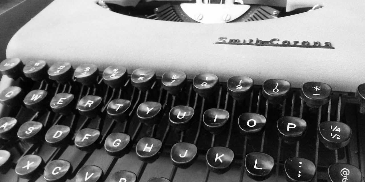 Enlarged view: Typewriter Smith-Corona (CC0 1.0 by MCRTLife via Pixabay)