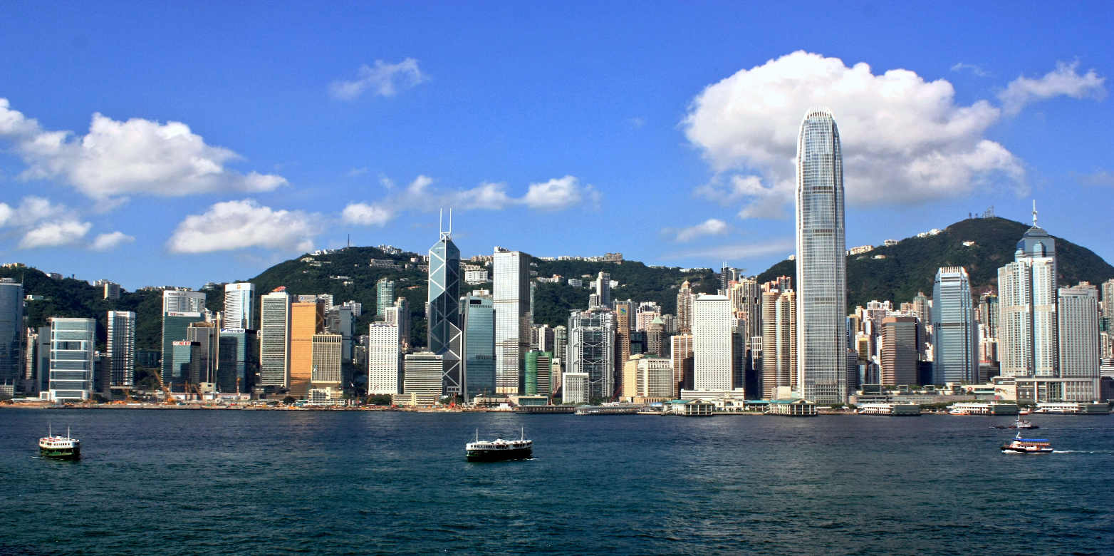 Vergrösserte Ansicht: Skyline von Hong Kong ( CC BY-SA 3.0 / WING via Wikimedia Commons )