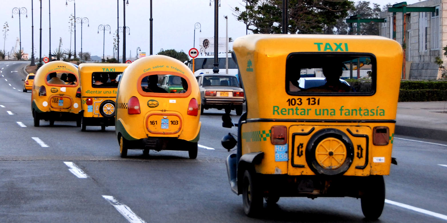 Enlarged view: Coco taxis in Havana ( CC-BY 3.0 by G. Patry via freemages)