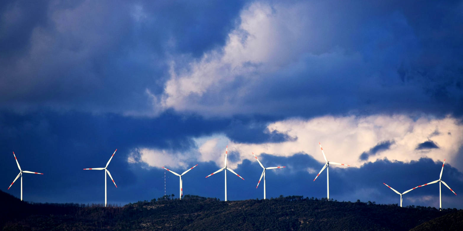 Enlarged view: Wind turbines in Riparbella, Italy ( CC0 1.0 / C. Barbalis via Unsplash)