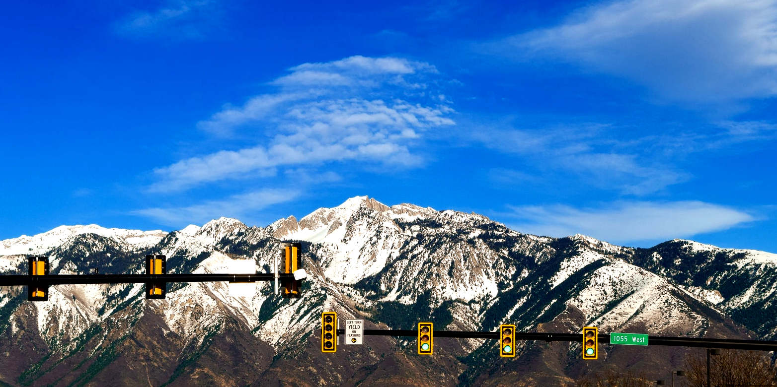 Enlarged view: Seven traffic lights in a row ( CC0 1.0 / K. Nelson via Unsplash )