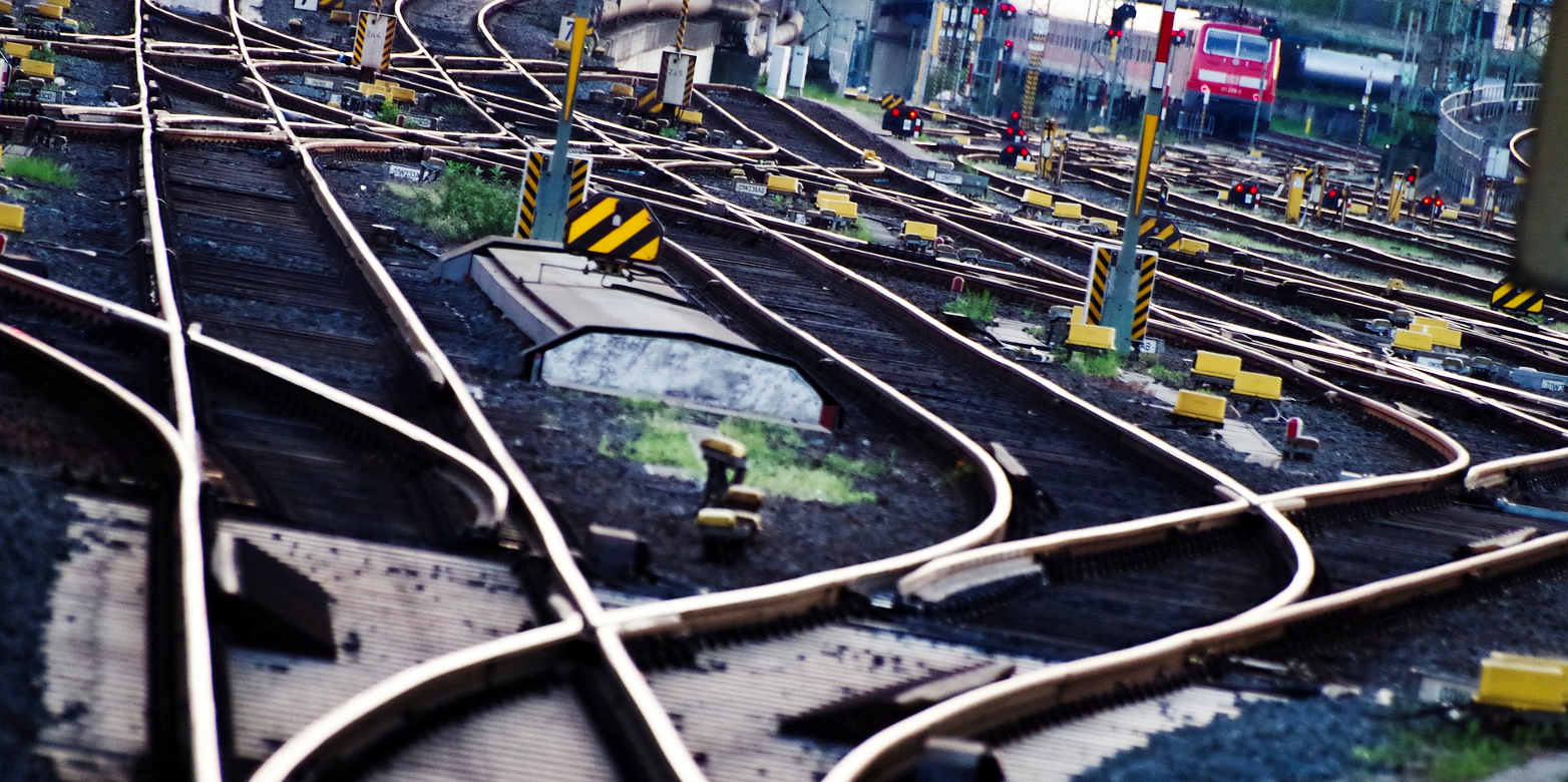 Enlarged view: Rail tracks ( CC0 1.0 / 995645 via Pixabay)