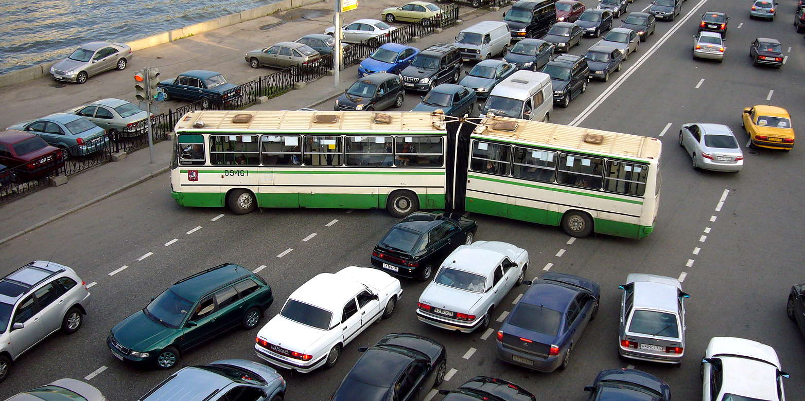 Vergrösserte Ansicht: Verkehrsstau an der Kosmodamianskaya in Moskau ( CC BY-SA 3.0 / Nevermind2 via Wikimedia Commons)