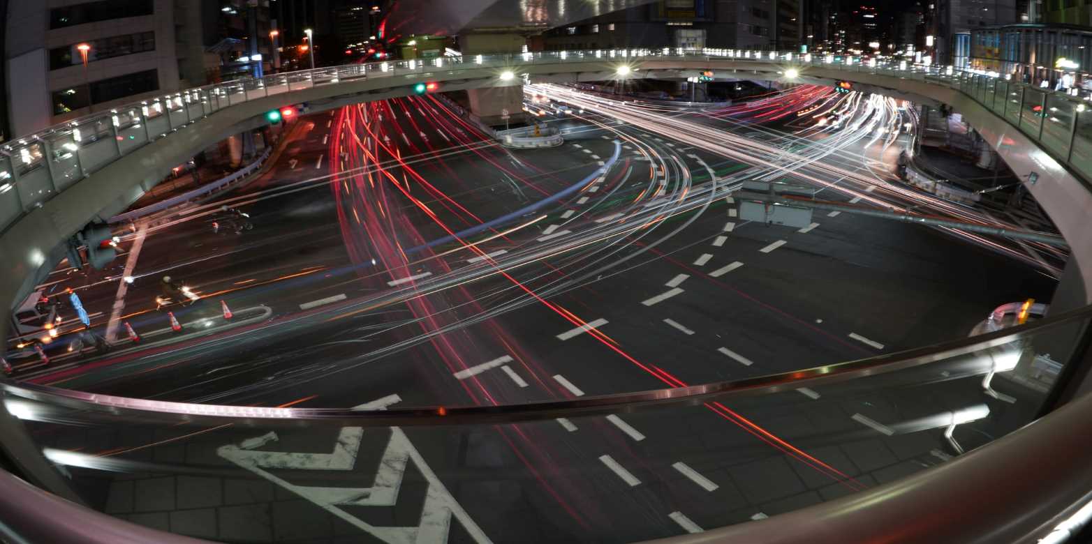 Vergrösserte Ansicht: Strassenkreuzung in Tokio: Route 246 und Meiji Street ( CC0 1.0 / FLY:D via Unsplash)